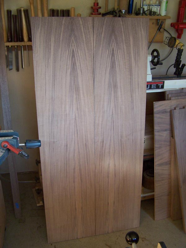 Upper cabinet outside veneer